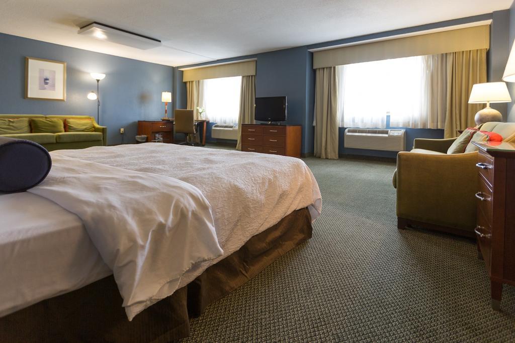 Capital Plaza Hotel Frankfort Buitenkant foto