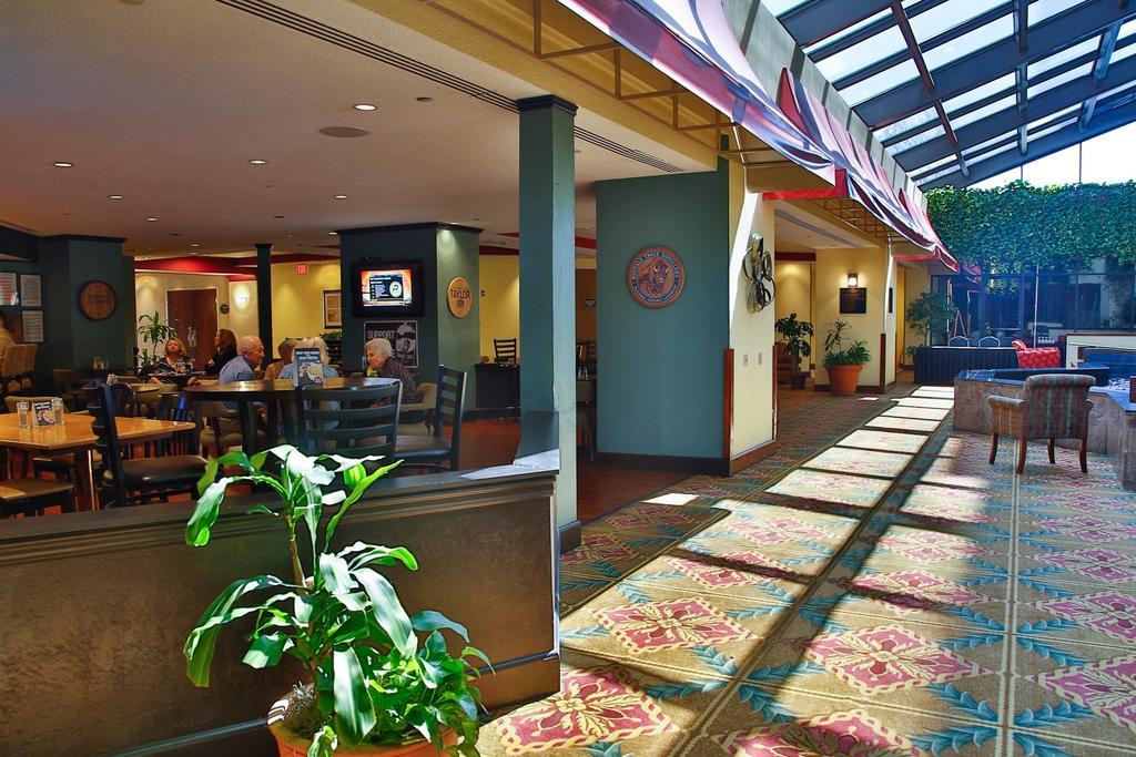 Capital Plaza Hotel Frankfort Buitenkant foto