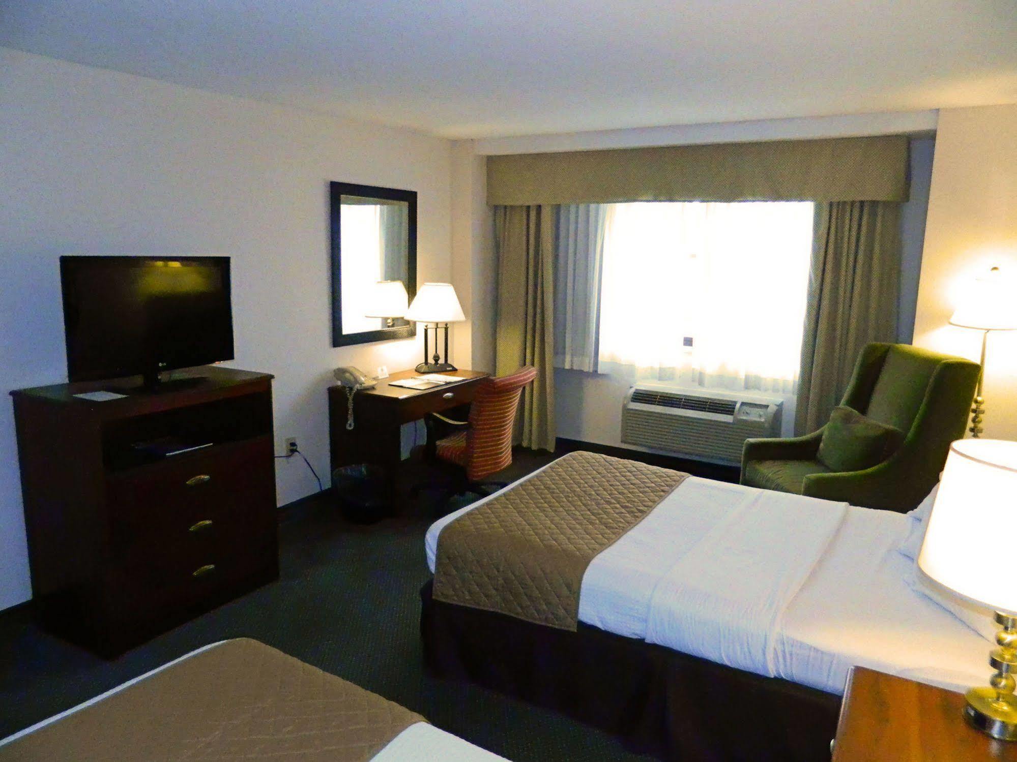 Capital Plaza Hotel Frankfort Buitenkant foto
