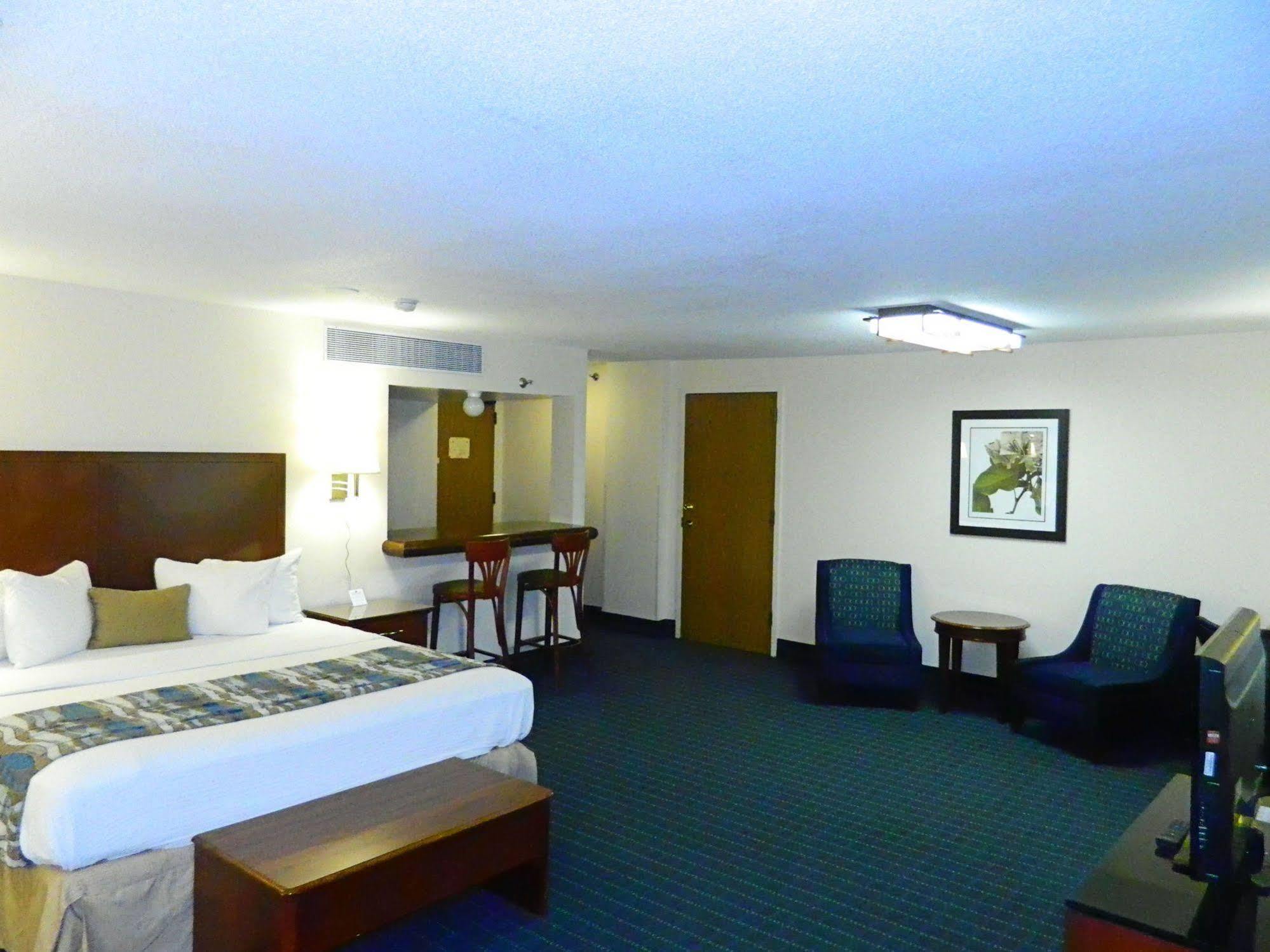 Capital Plaza Hotel Frankfort Buitenkant foto